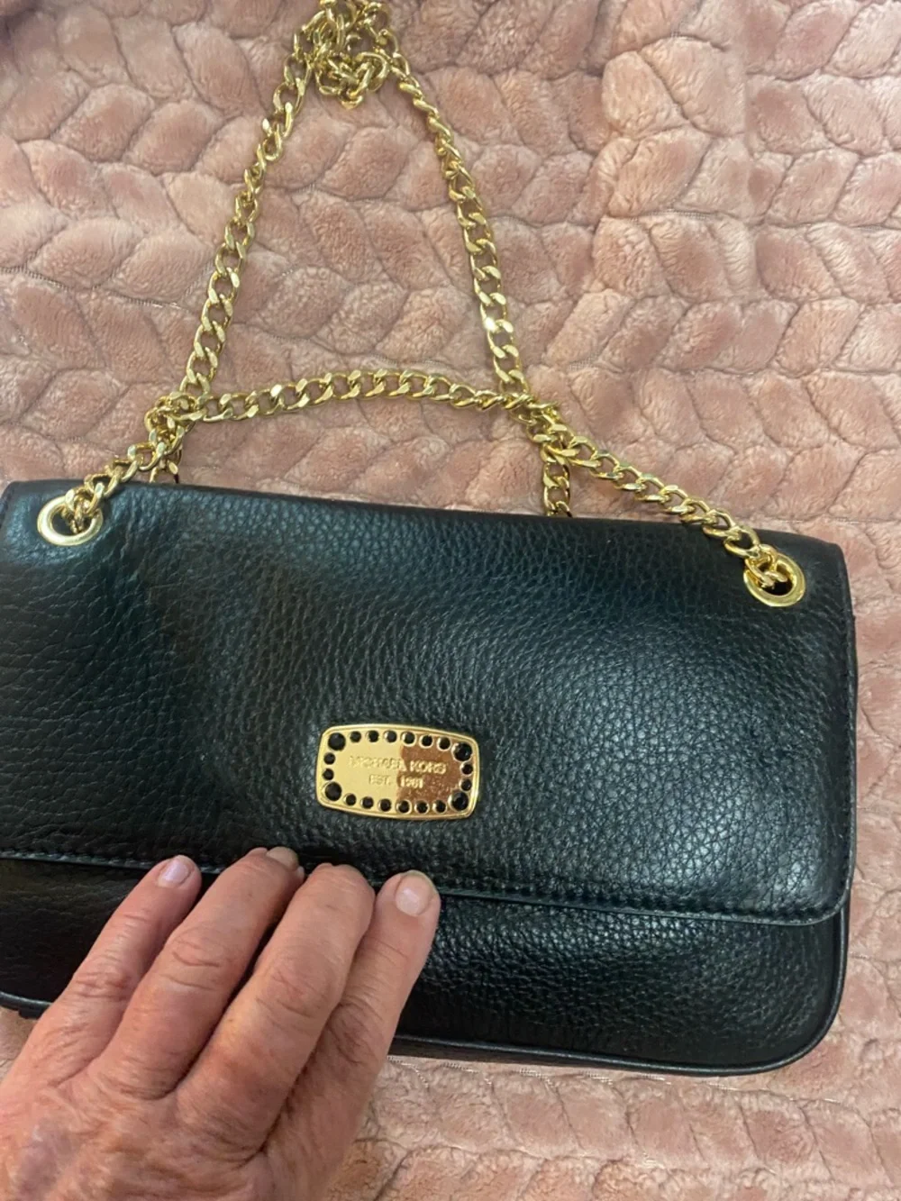 Michael Kors Black Leather Shoulder Bag with Gold Chain Detail - Picture 6 of 6